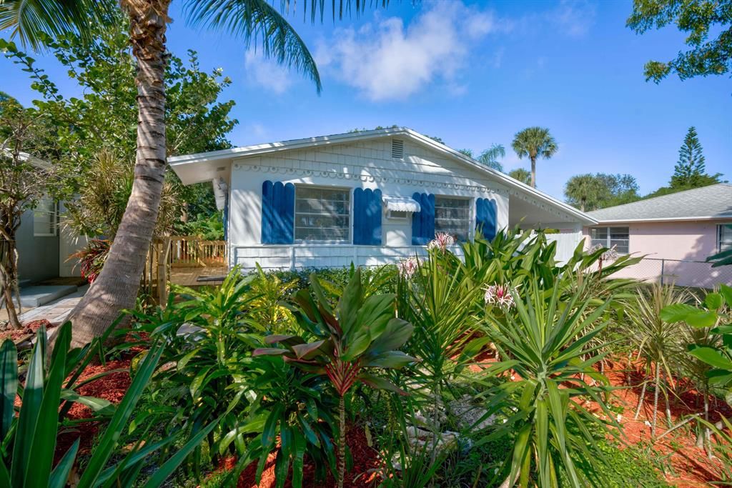 Photo of 700 N Hepburn Avenue, Jupiter, FL 33458 (MLS # R10760929)