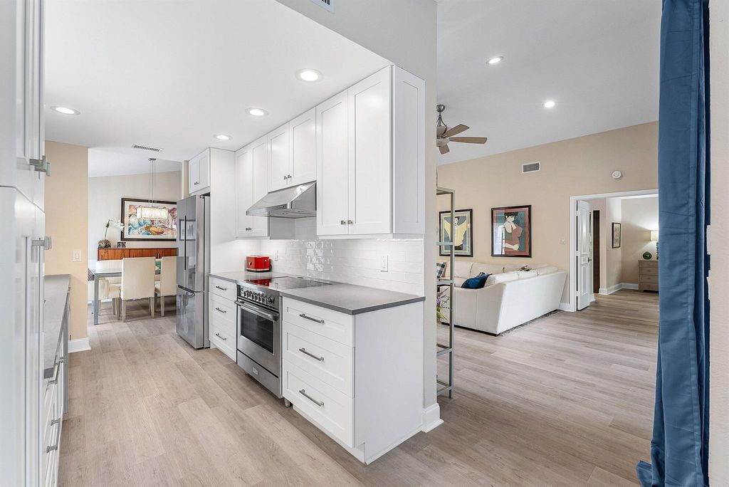 Photo of 21380 Bridge View Drive, Boca Raton, FL 33428 (MLS # R11121633)