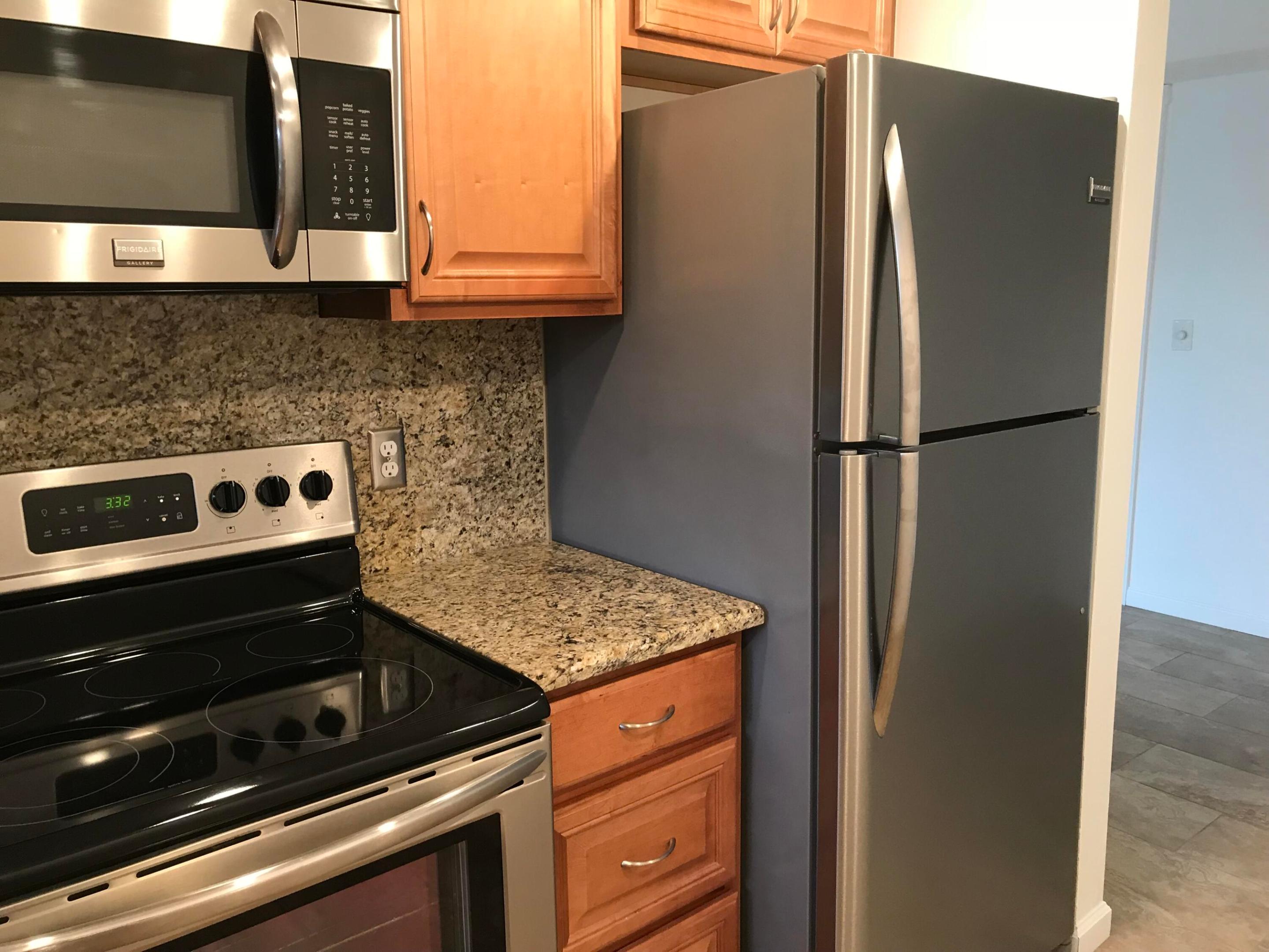 VILLAGE TOWNHOUSE-POMPANO BEACH - Residential Lease