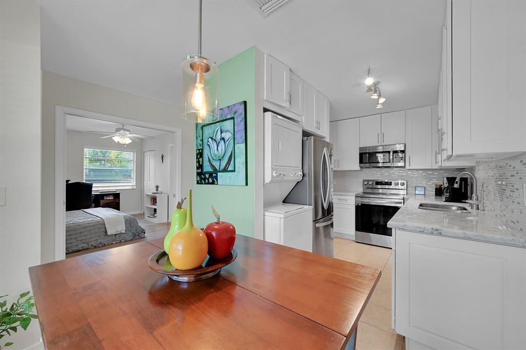 1001 Flame Vine Avenue 201