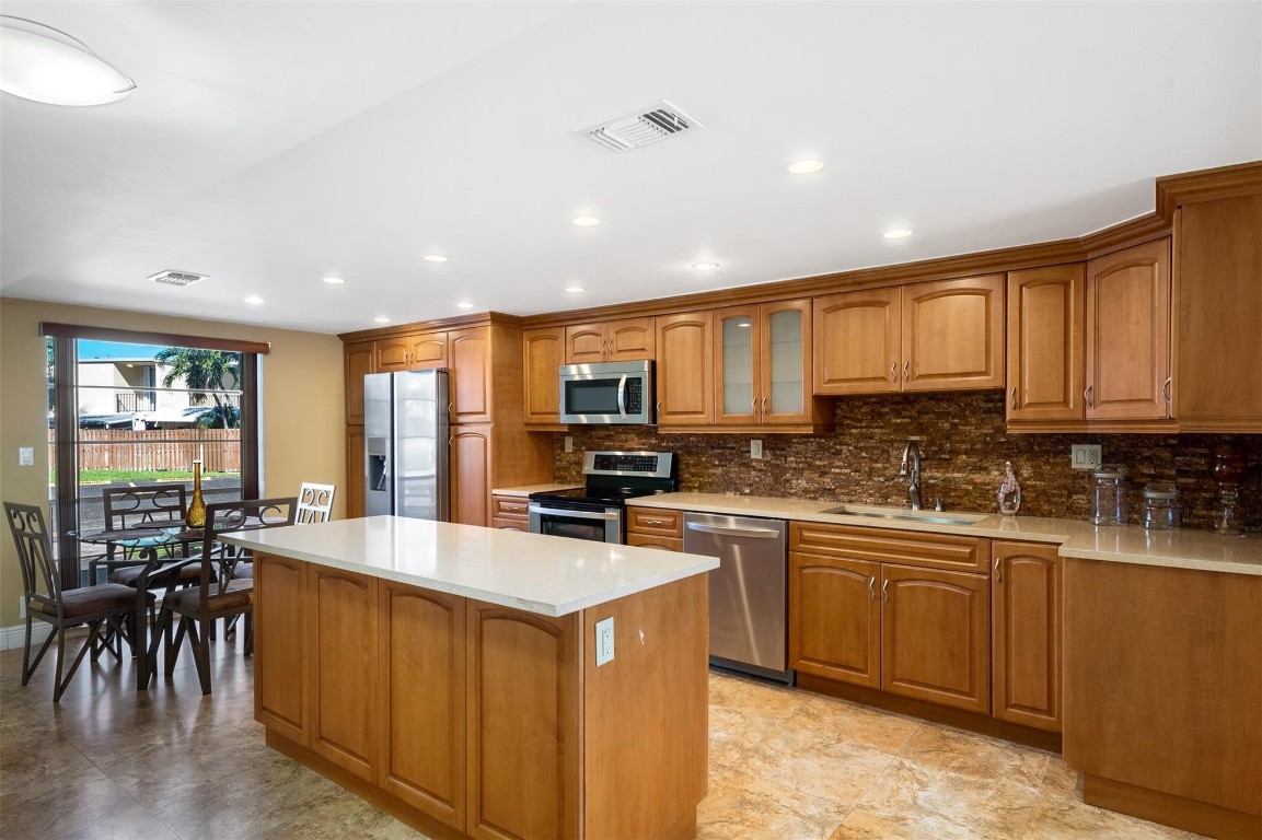 822 NE 25th Avenue 822