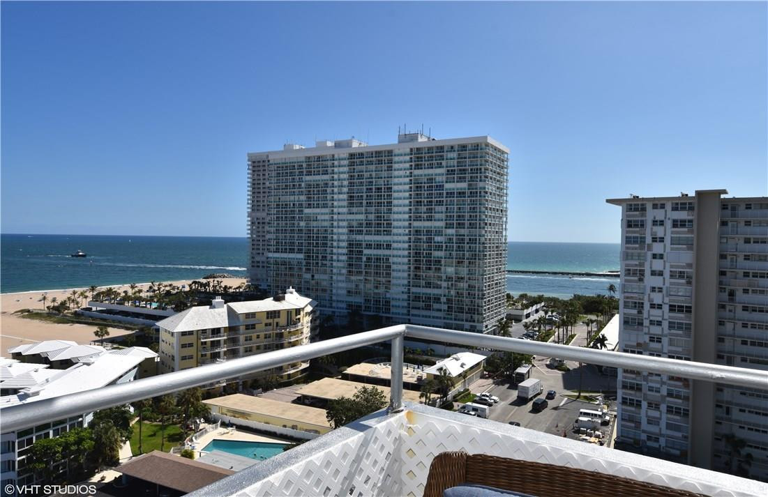 BREAKWATER TOWERS - Residential