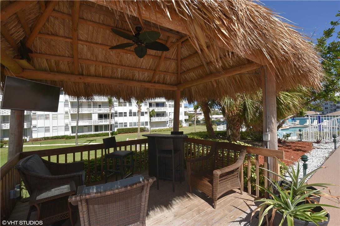 BREAKWATER TOWERS - Residential