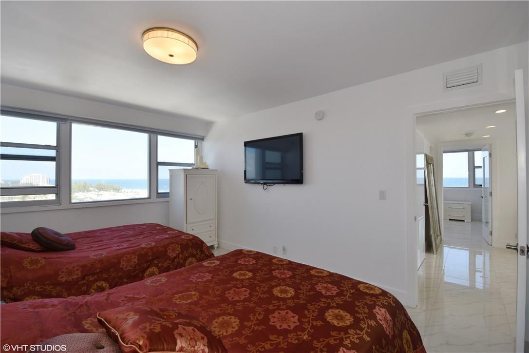 BREAKWATER TOWERS - Residential