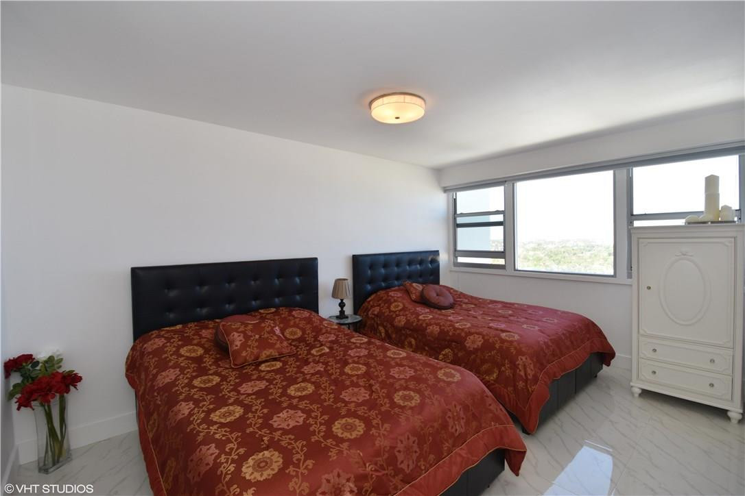 BREAKWATER TOWERS - Residential