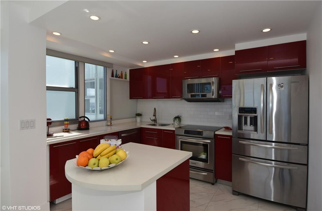 BREAKWATER TOWERS - Residential