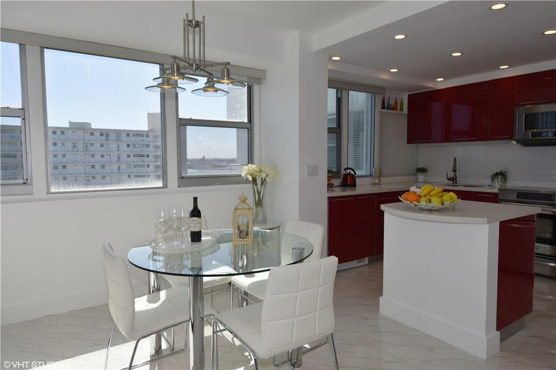 BREAKWATER TOWERS - Residential