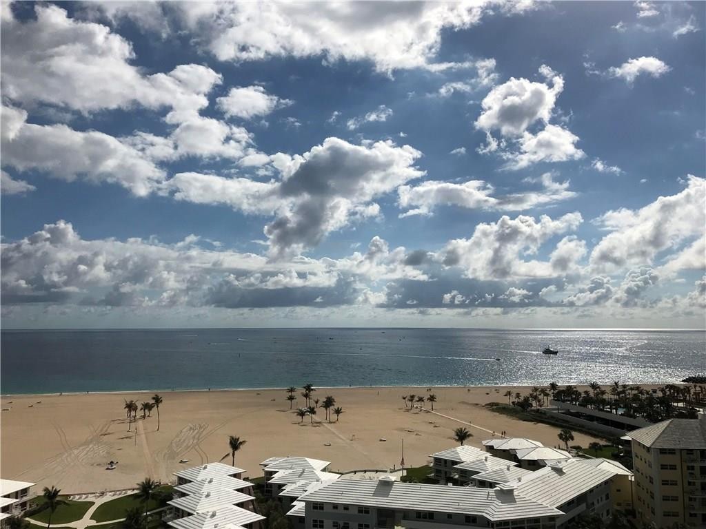 BREAKWATER TOWERS - Residential