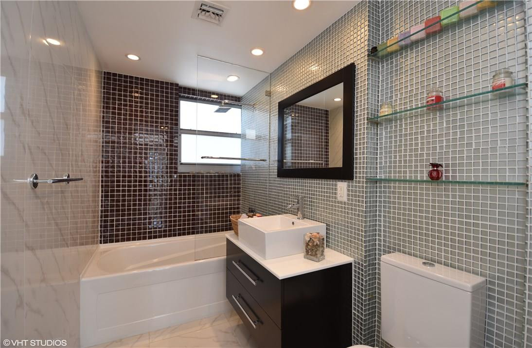 BREAKWATER TOWERS - Residential