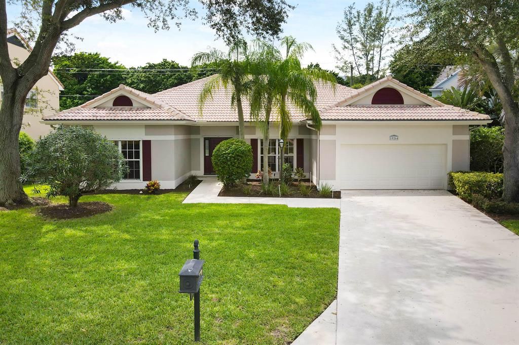 Photo of 10264 Hunt Club Lane, Palm Beach Gardens, FL 33418 (MLS # R10743668)