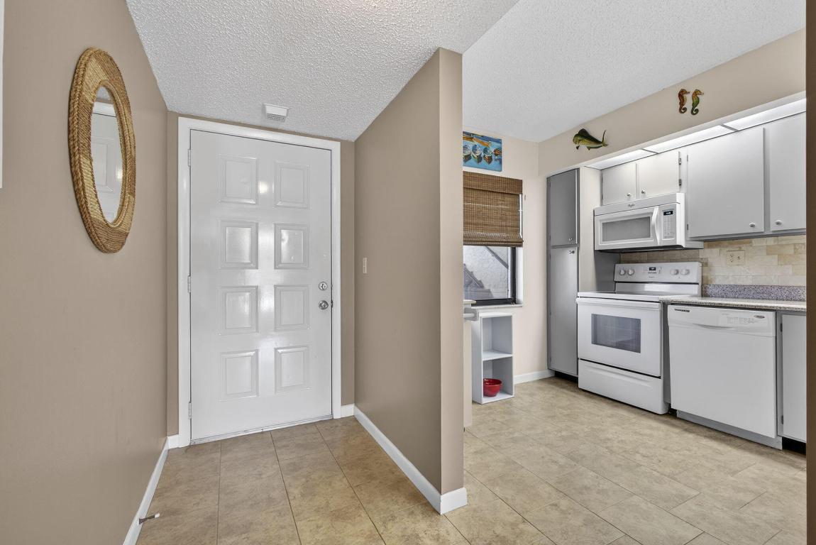 HIDDEN HARBOUR OF THE PALM BEACHES - Residential