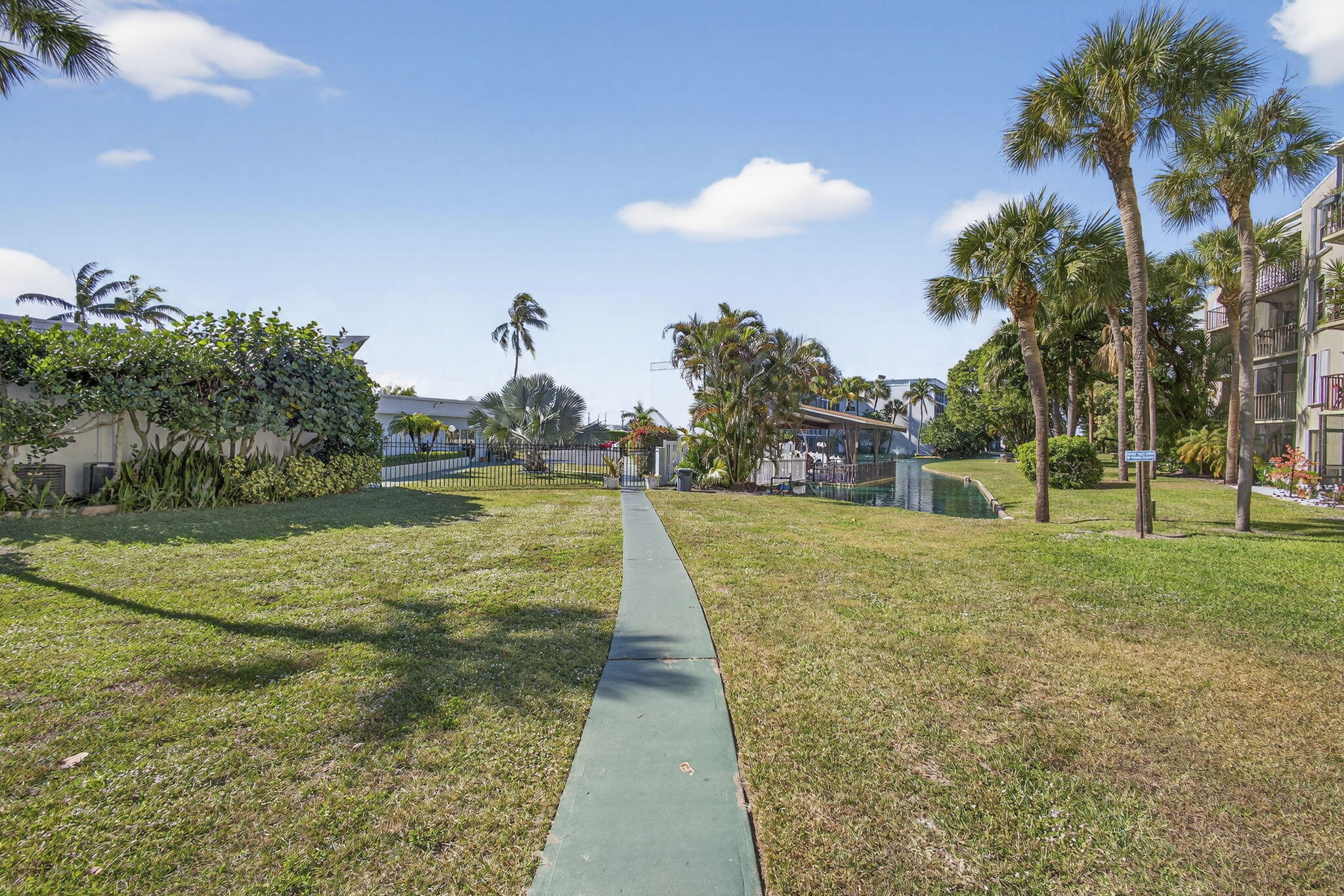 HIDDEN HARBOUR OF THE PALM BEACHES - Residential