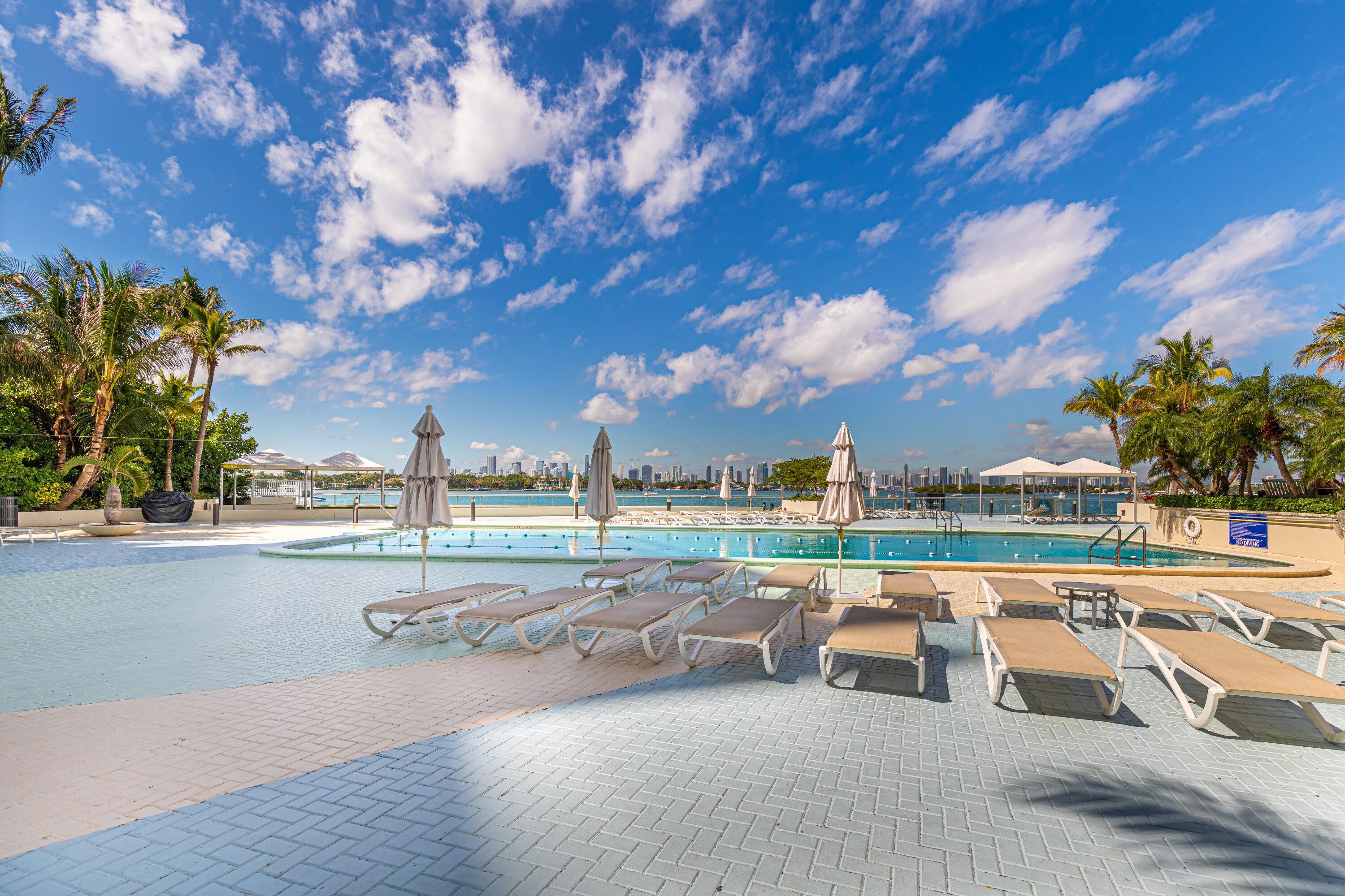 1200 West Avenue 1521