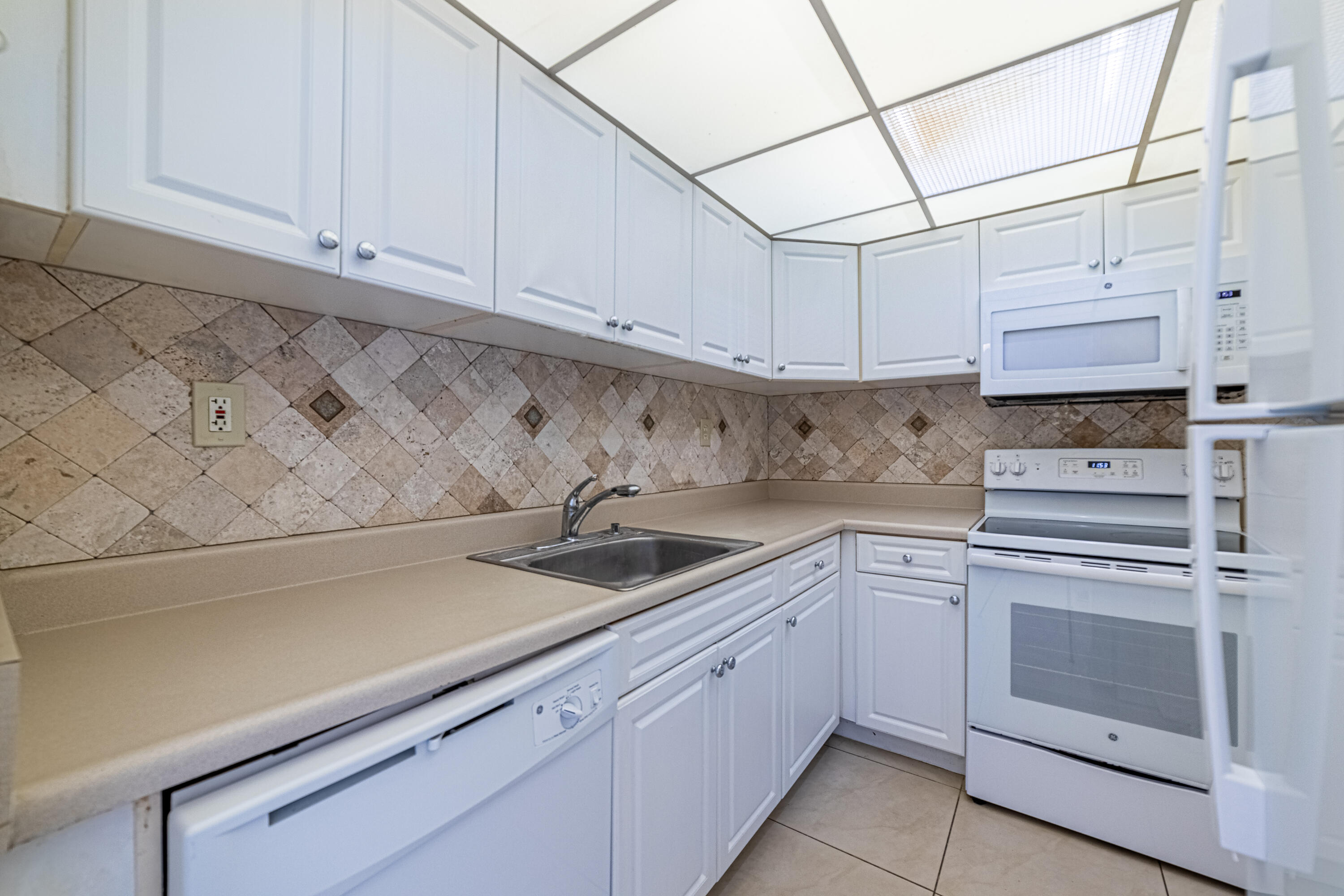 MIRADOR 1200 CONDO - Residential