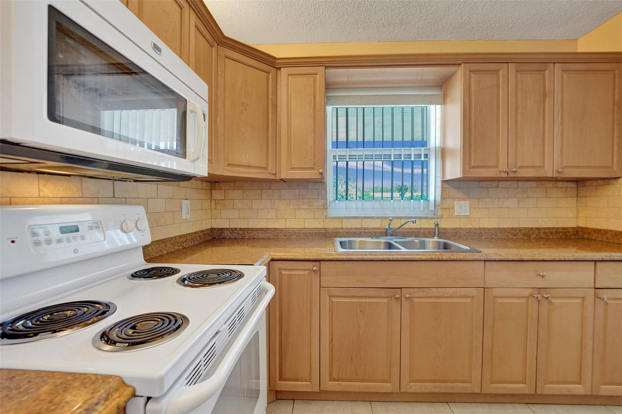 CRYSTAL COURT MANOR NO 6 CONDO - Residential