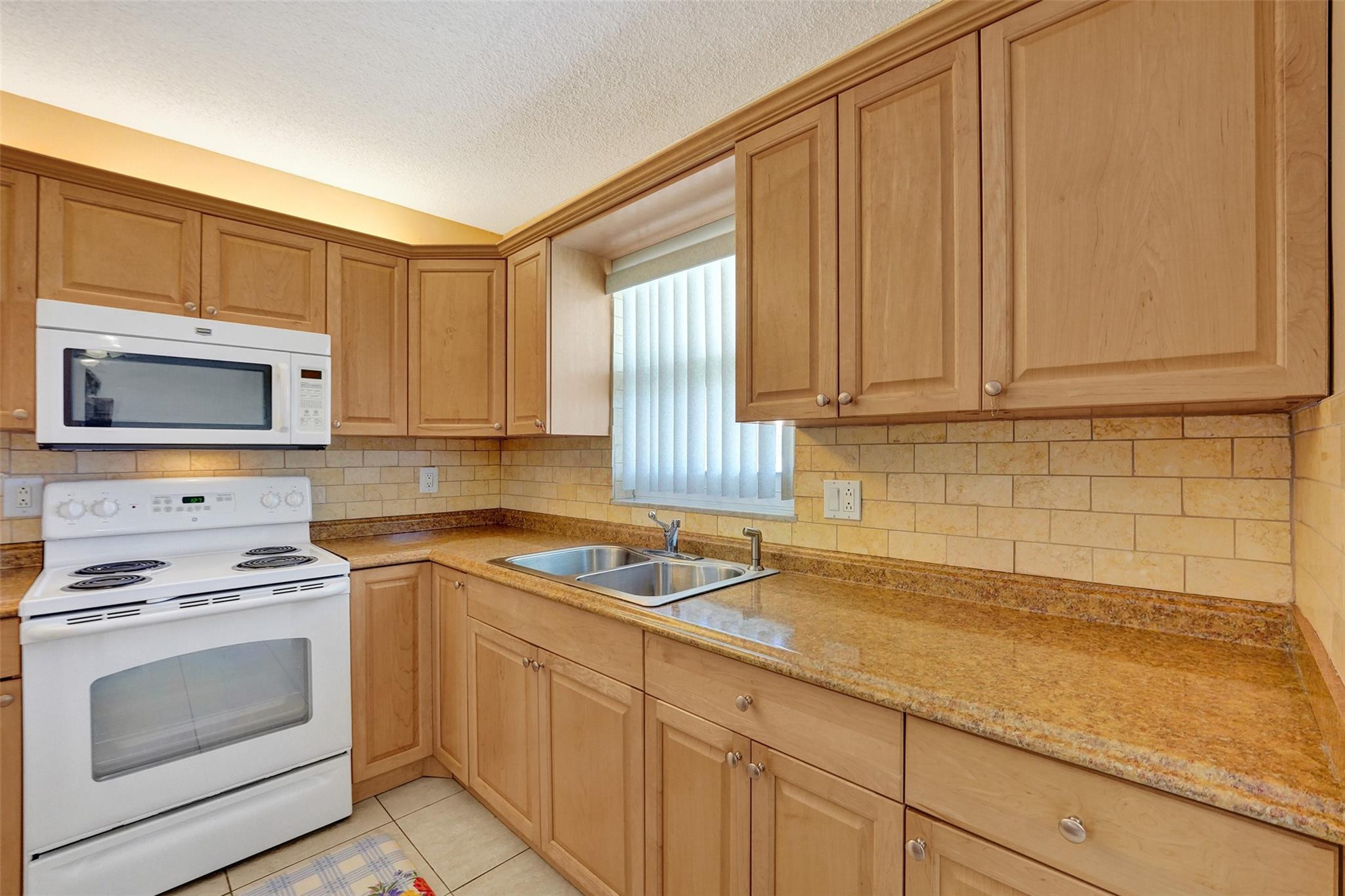 CRYSTAL COURT MANOR NO 6 CONDO - Residential