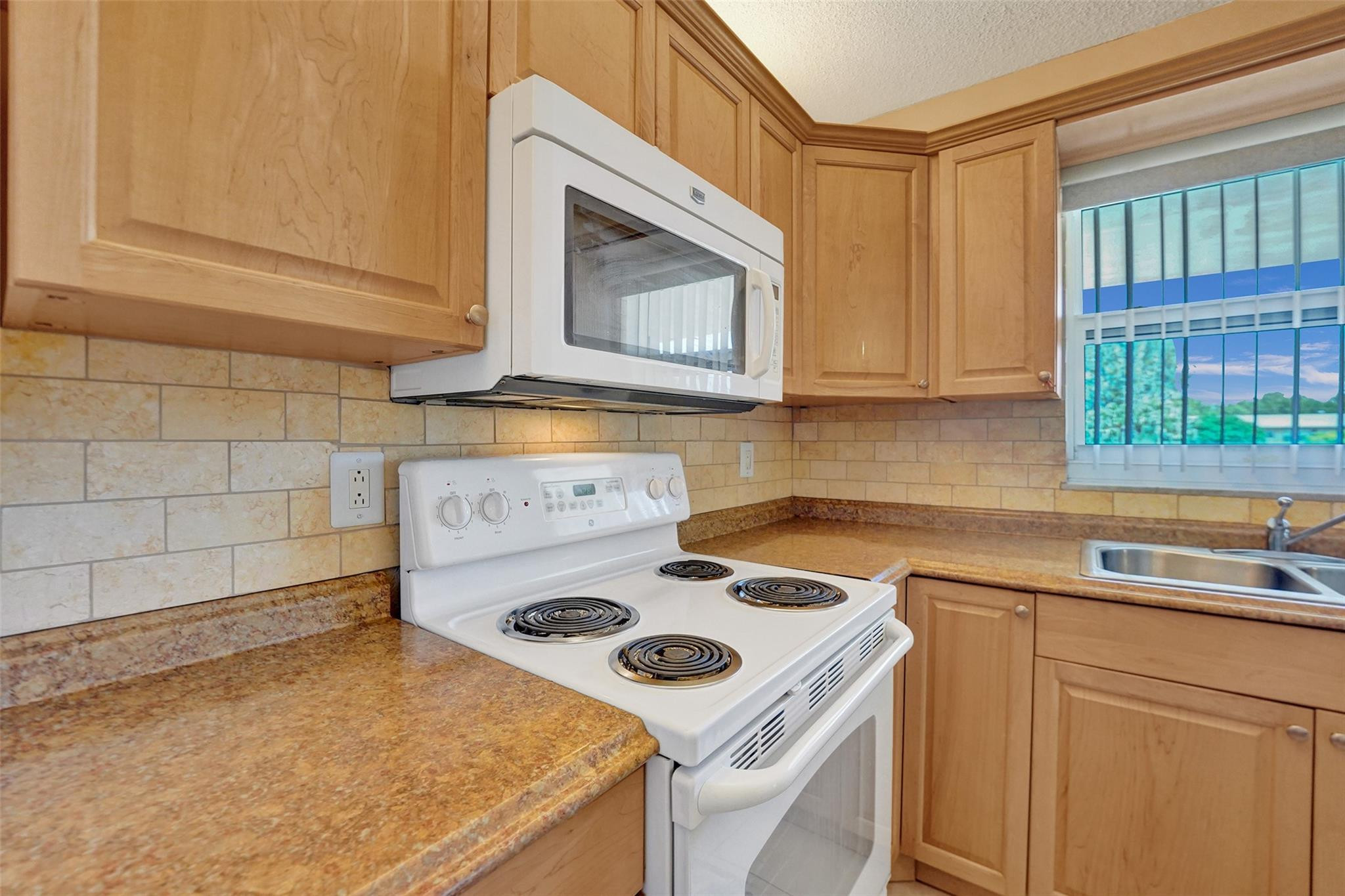 CRYSTAL COURT MANOR NO 6 CONDO - Residential