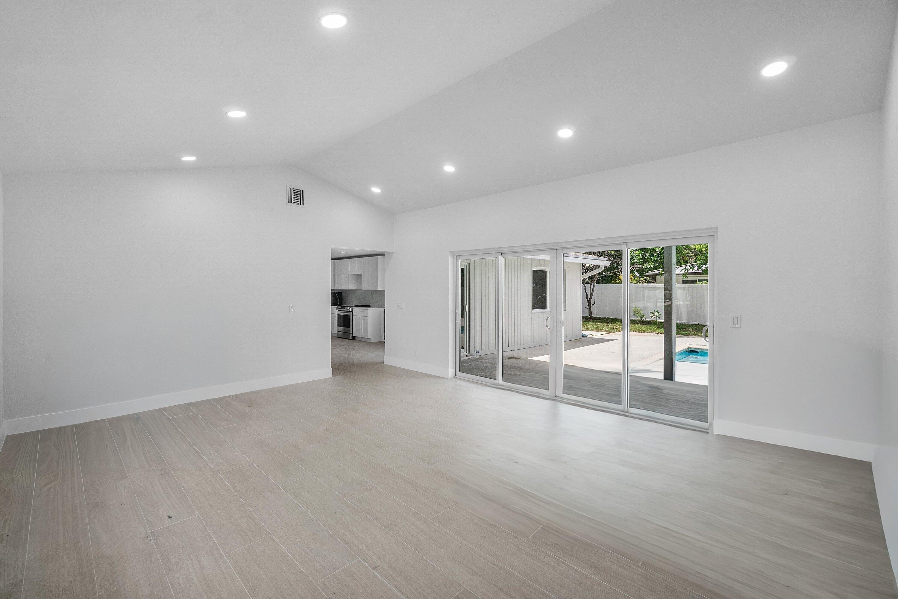 723 SW 27th Terrace