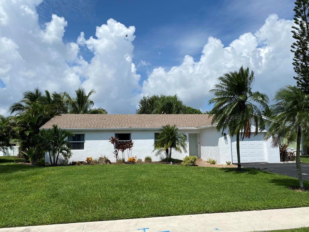Photo of 608 N Perry Avenue, Jupiter, FL 33458 (MLS # R10923546)