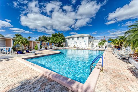 2220 NE 68th 1005 Fort Lauderdale FL 33308