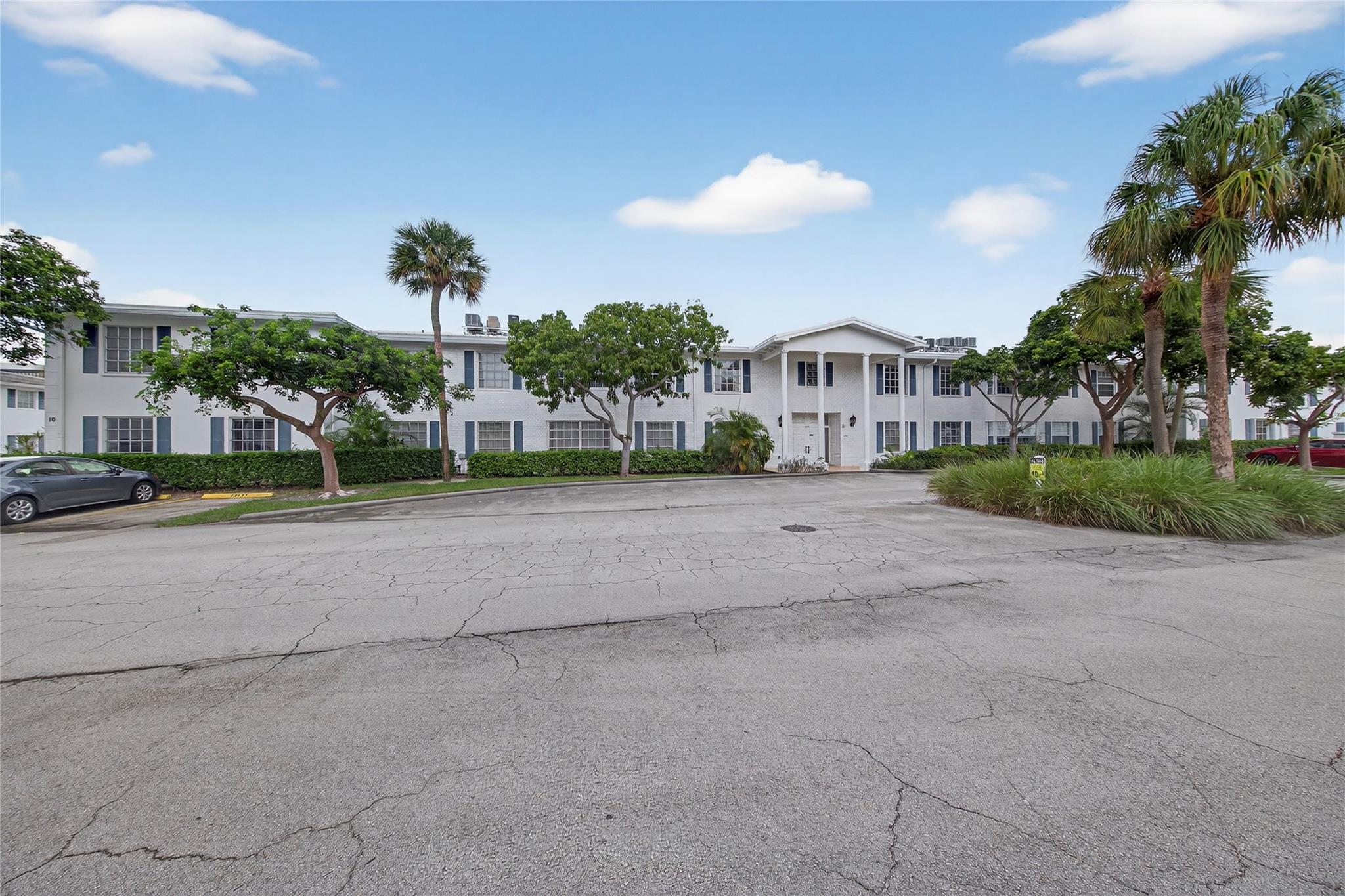 2220 NE 68th 1005