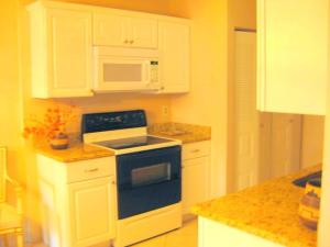 DELRAY VILLAS - Residential