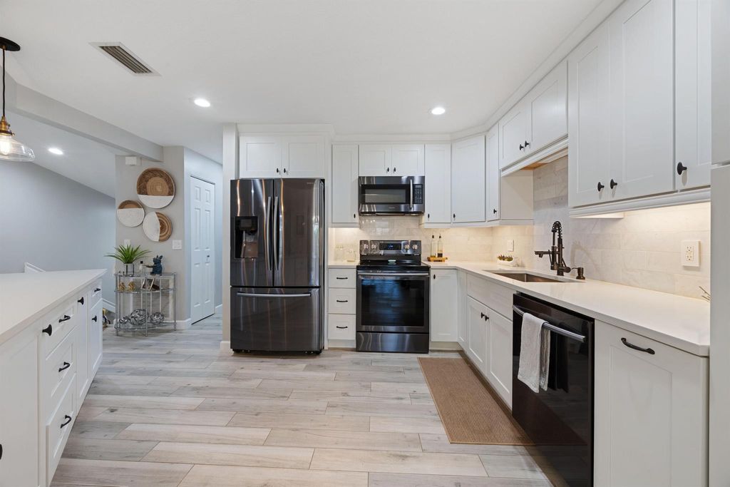 Photo of 5710 Coach House Circle #F, Boca Raton, FL 33486 (MLS # R11119247)