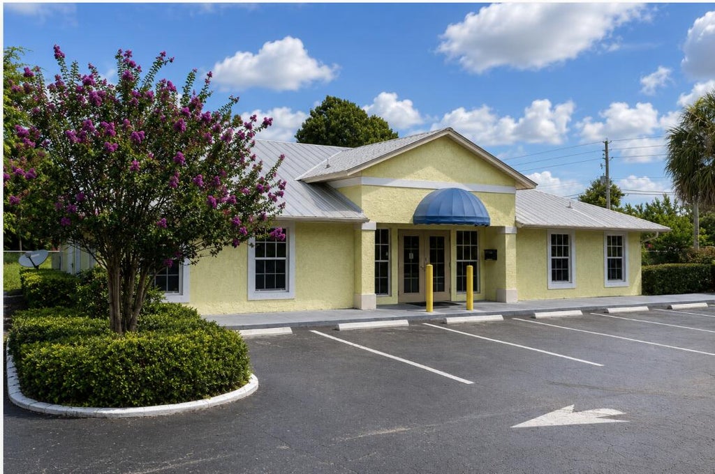 Photo of 1215 S 25th Street S, Fort Pierce, FL 34947 (MLS # B26068679)