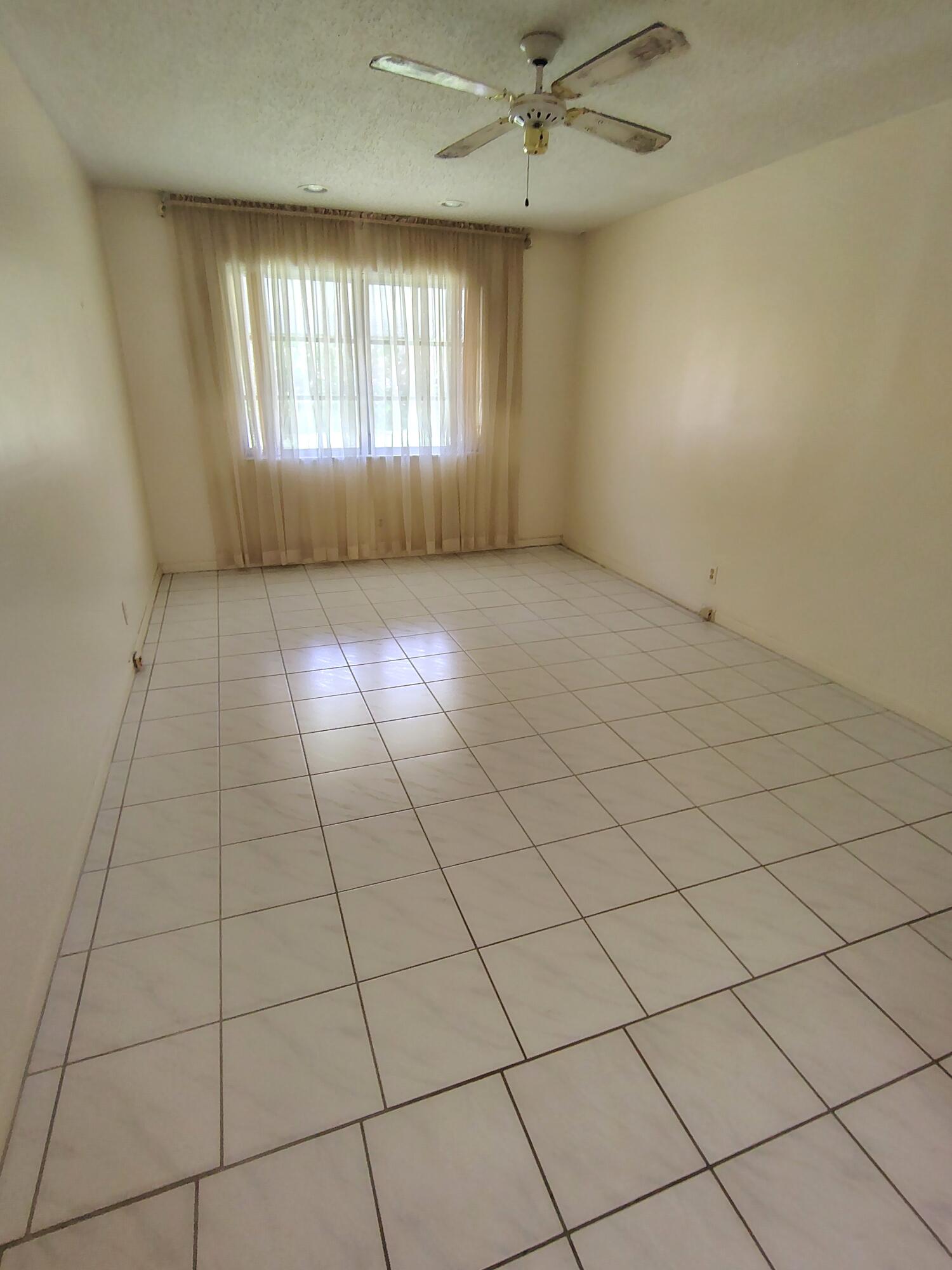 HIGH POINT OF DELRAY BEACH CONDO SEC I - Residential