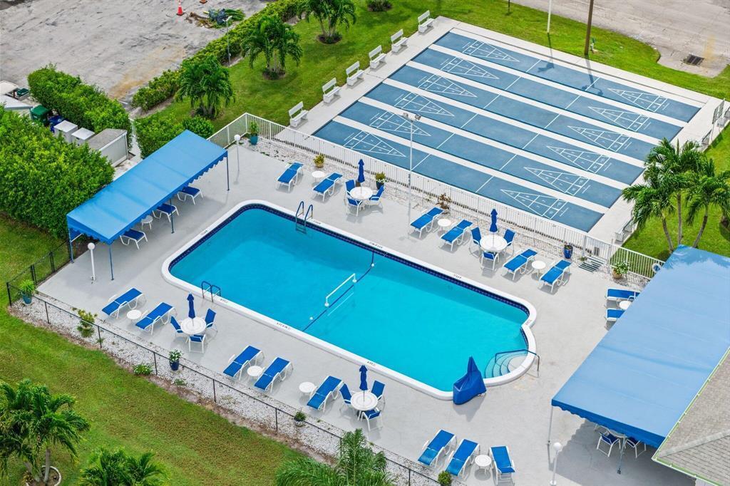 HIGH POINT OF DELRAY BEACH CONDO SEC I - Residential