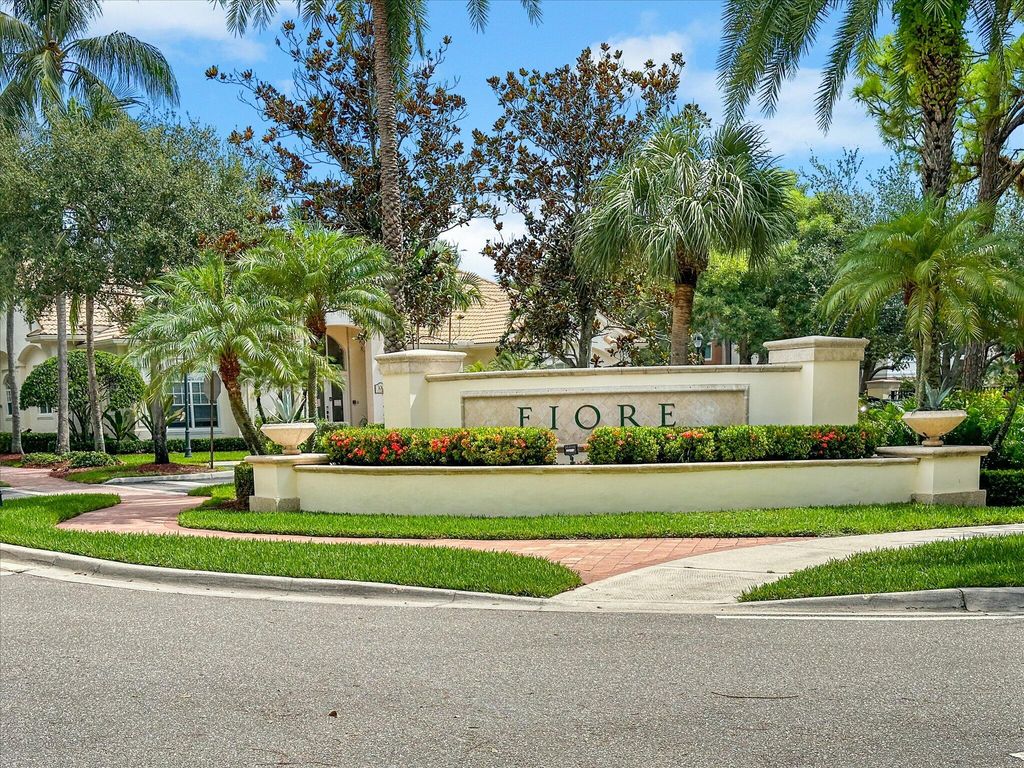 Photo of 10102 Myrtlewood Circle W, Palm Beach Gardens, FL 33418 (MLS # R11010623)