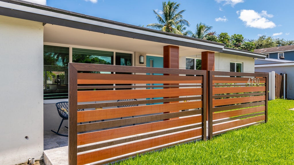 Photo of 4730 SW 42ND Terrace, Dania Beach, FL 33314 (MLS # B26064466)