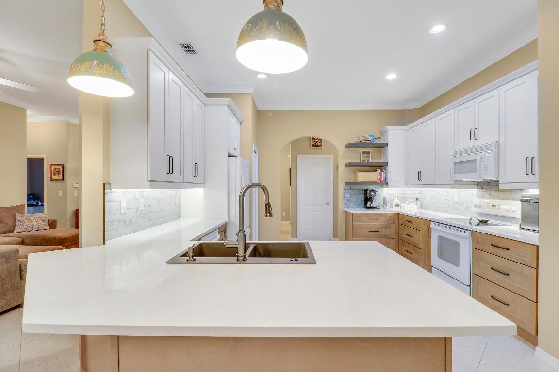 PINEAPPLE PLANTATION (AKA PINES) - Residential