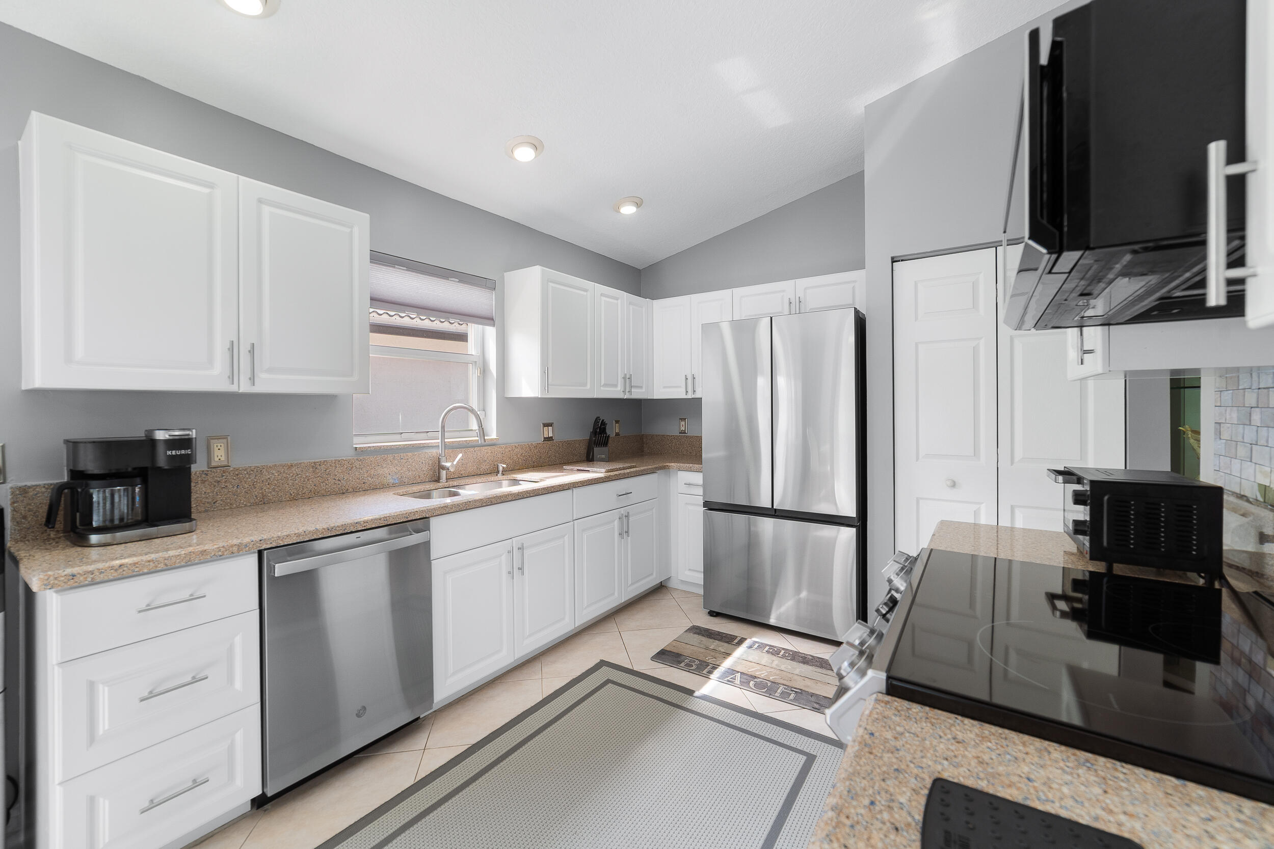 LAKERIDGE GREENS AT PIPERS GLEN - Residential