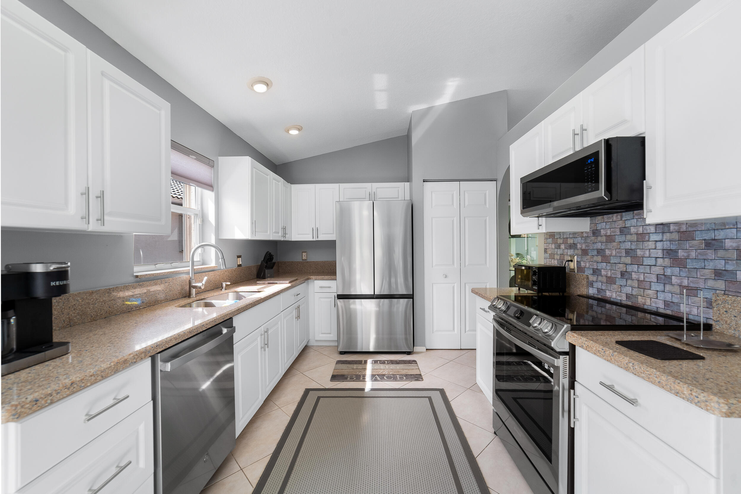 LAKERIDGE GREENS AT PIPERS GLEN - Residential