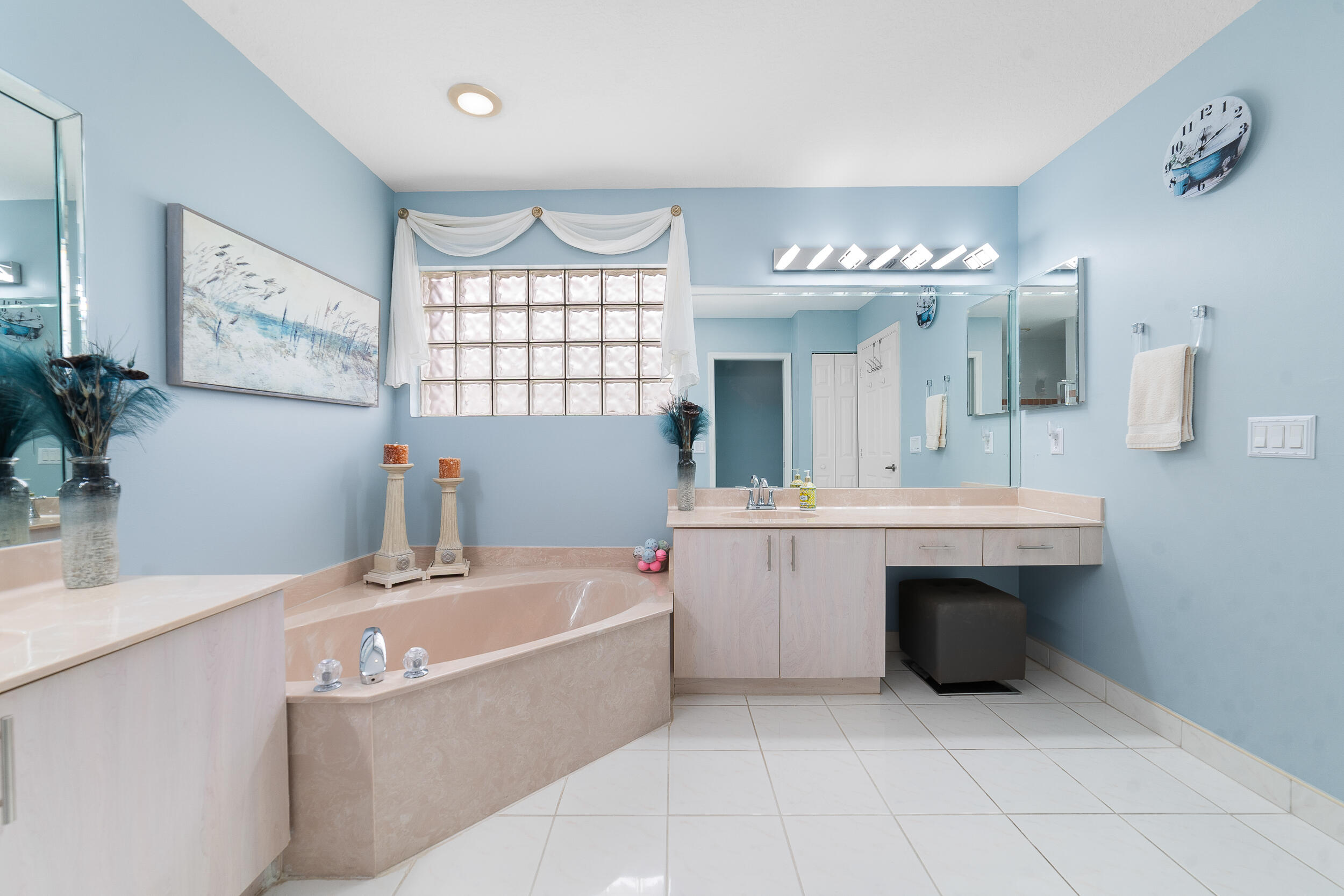 LAKERIDGE GREENS AT PIPERS GLEN - Residential