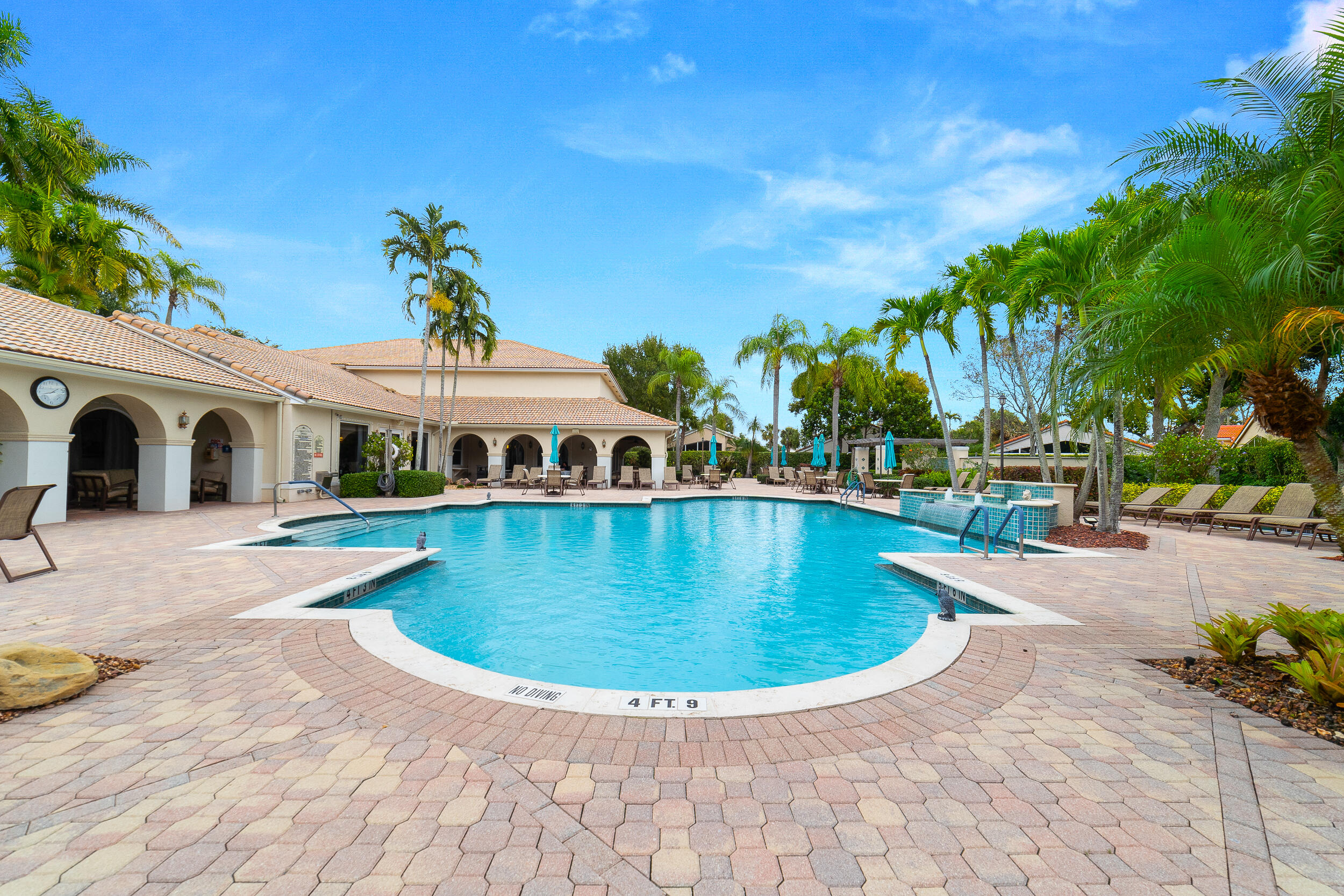 LAKERIDGE GREENS AT PIPERS GLEN - Residential