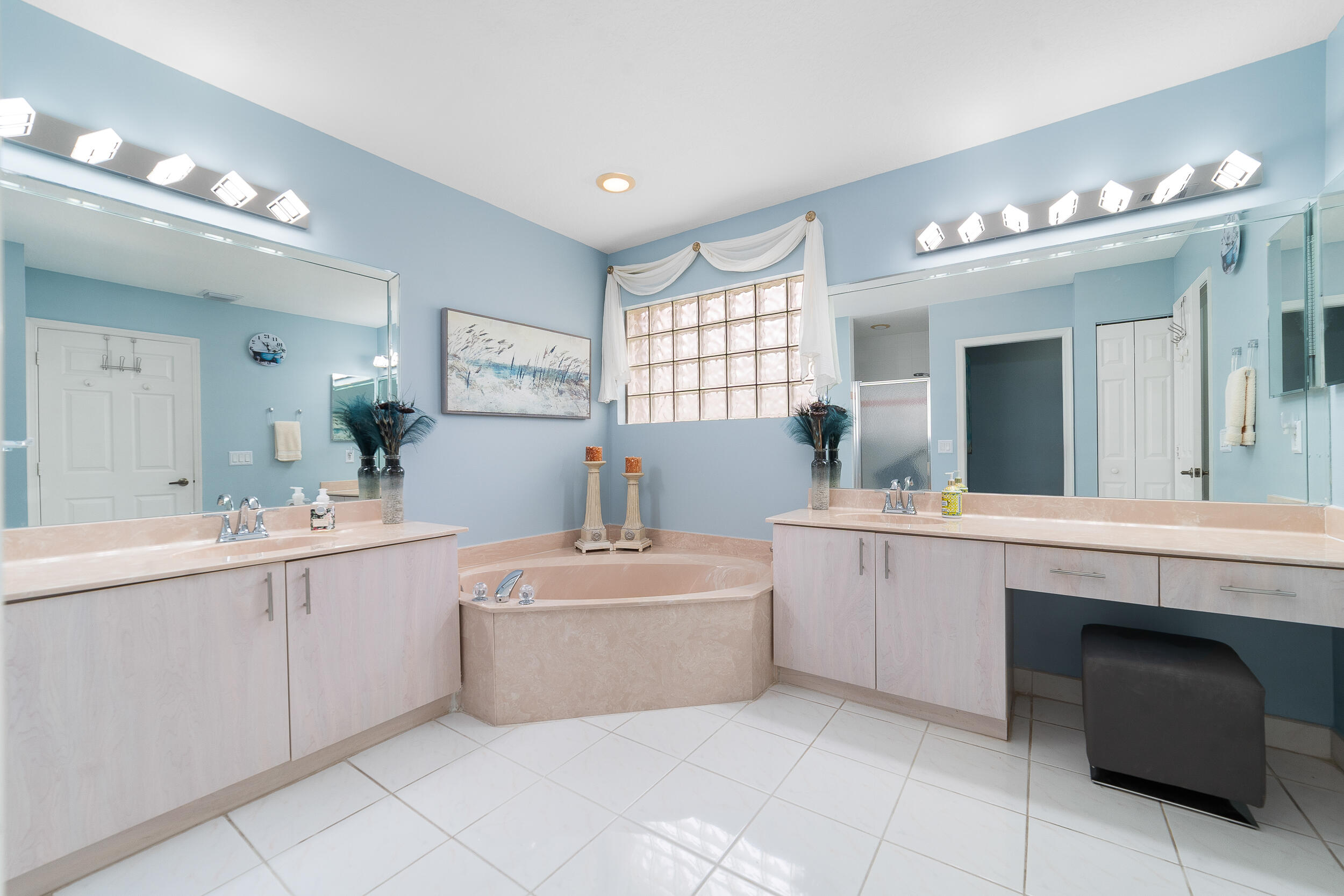 LAKERIDGE GREENS AT PIPERS GLEN - Residential