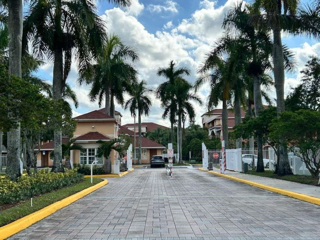 Photo of 6900 SW 39th Street #305J, Davie, FL 33314 (MLS # F10531046)