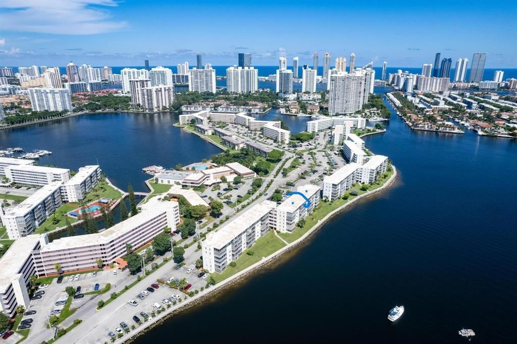 POINT EAST - Residential