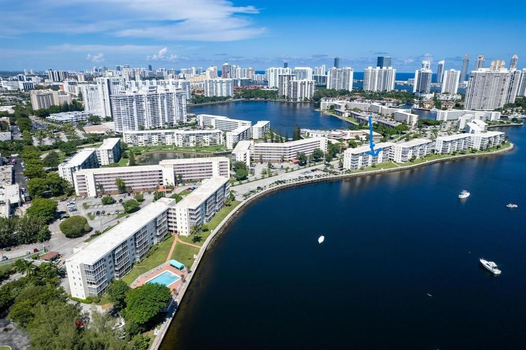 POINT EAST - Residential