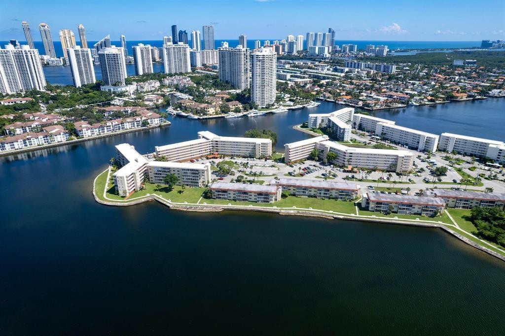 POINT EAST - Residential