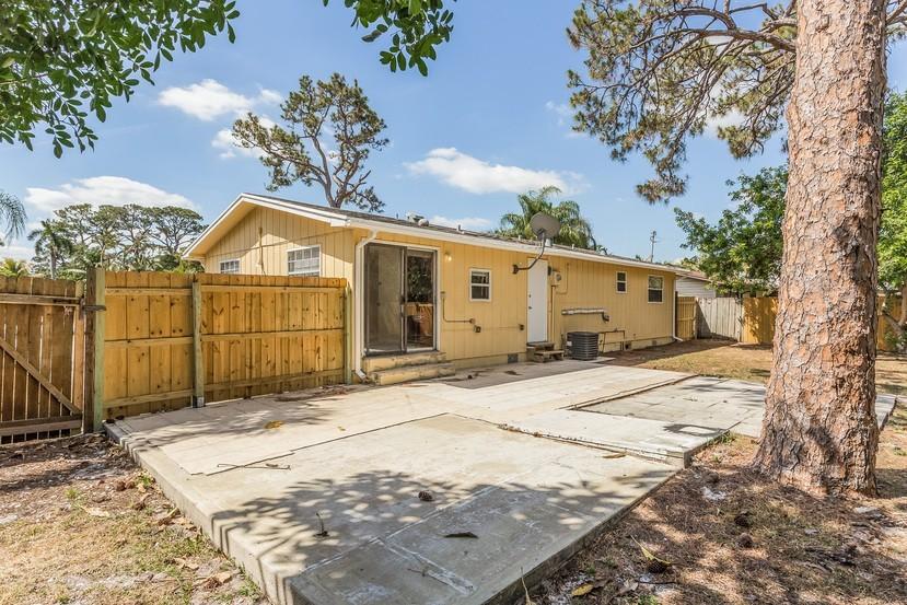 COUNTRY CLUB ACRES 4 - Residential Lease