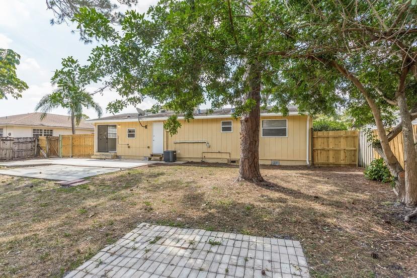 COUNTRY CLUB ACRES 4 - Residential Lease