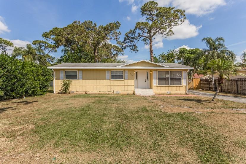 COUNTRY CLUB ACRES 4 - Residential Lease