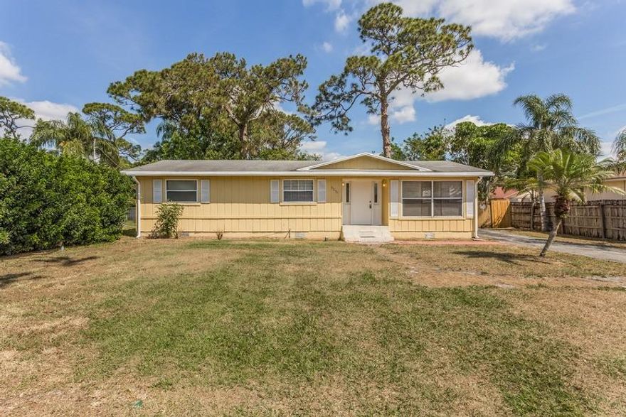 Beautiful home, Pets welcome (no agressive breeds) with an initial $250.00 non-refundable X pet fee and an additional $20.00 x pet monthly rent added to base rent (max 3 pets), the security deposit is based on credit, $50.00 application fee per person, app done online at Invitationhomes website (must select home to apply), documented income required, 1 month recent pay stub for salaried employees & 2 months pay stub for hourly/commission employees. Self employed/1099 will need 2 years tax returns**Deposit will be due within 24 hours of approval and move in date max 10 days from application date*** App online, all over 18 years must apply & be done on a single app, $50.00 per person & only 1 form of payment for all app fees.