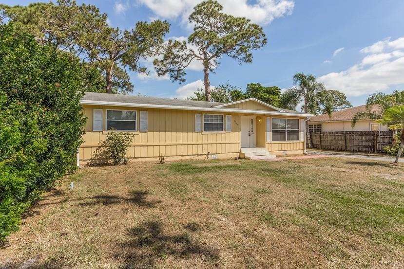 COUNTRY CLUB ACRES 4 - Residential Lease