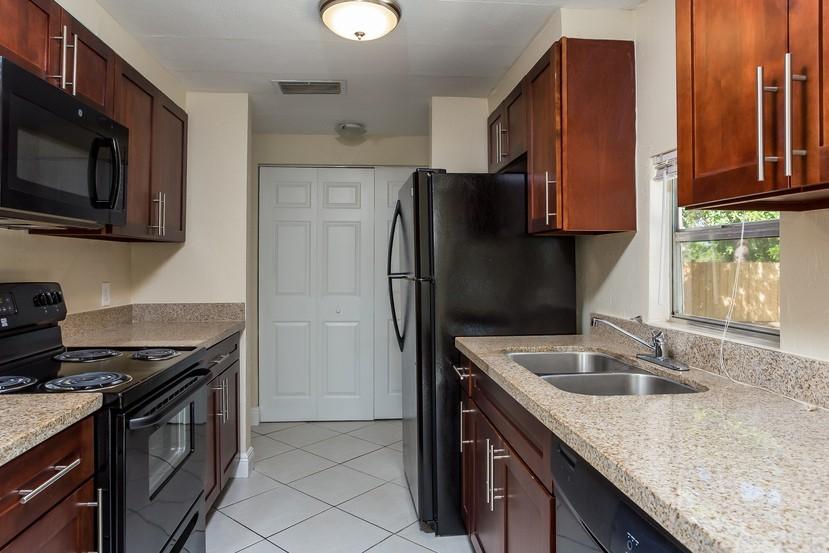 COUNTRY CLUB ACRES 4 - Residential Lease