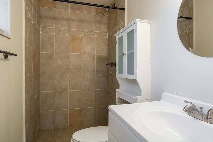 COUNTRY CLUB ACRES 4 - Residential Lease