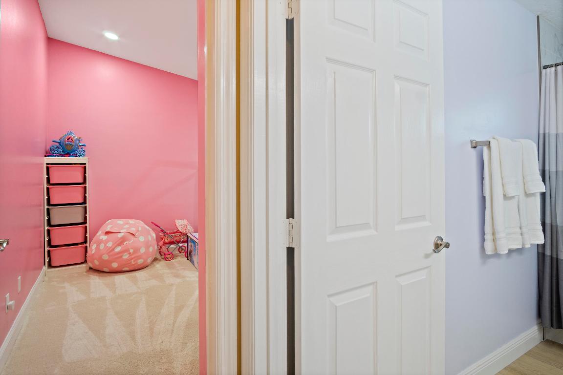 HUNTERS CREEK - Residential